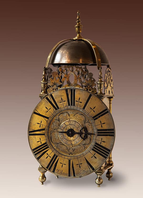 Engelse lantaarnklok van Abraham Acton The Worshipful Clockmakers Company