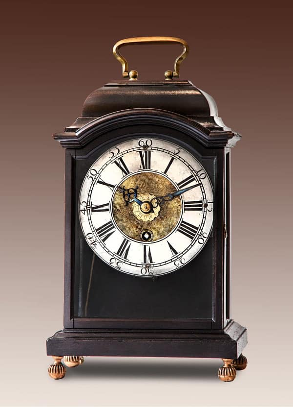 Klein Zwitsers tafelklokje. Op het uurwerk gesigneerd Terrot & Thuillier à Geneve. 18e eeuw.