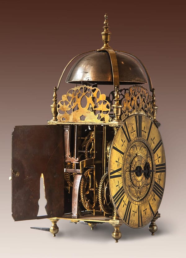 Engelse lantaarnklok van Abraham Acton The Worshipful Clockmakers Company