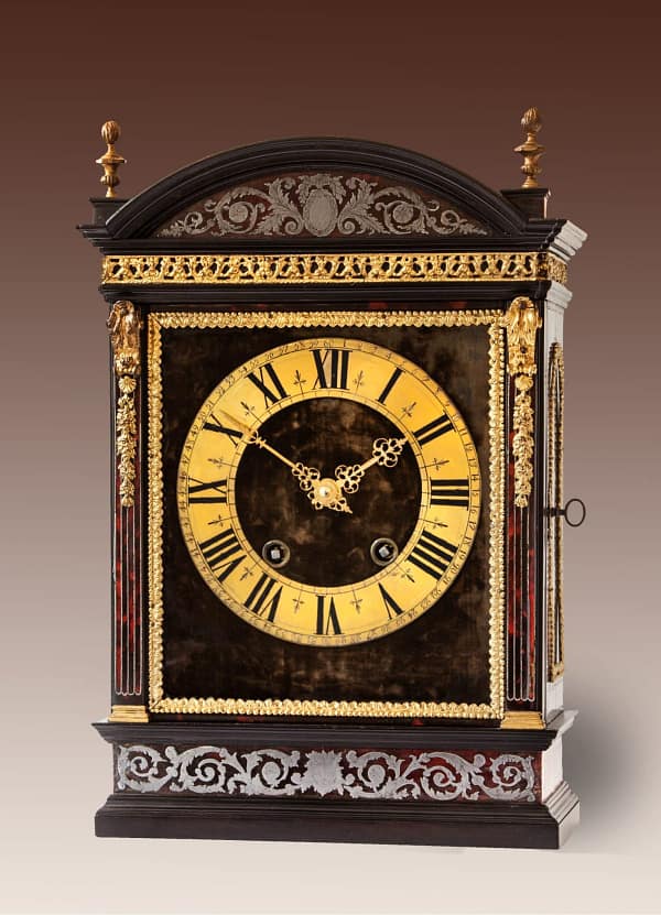 Religieuze klok. Op het uurwerk gesigneerd François Morel à Orléans. 18e eeuw. Parijs.