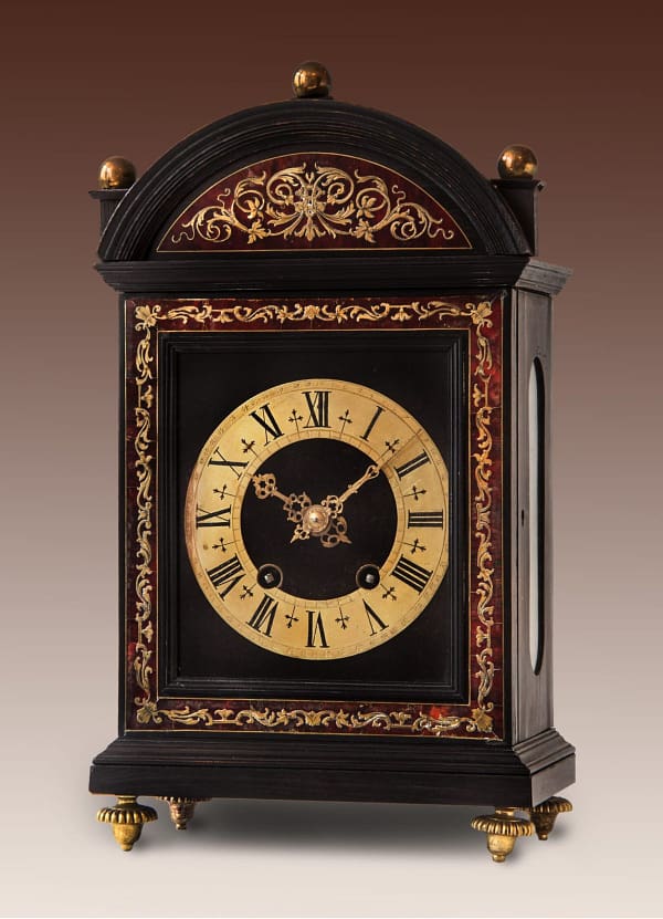 Religieuze 8-daags pendule-uurwerk met Brocot-gang en slagwerk. 19e eeuw